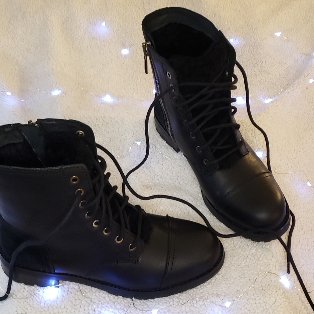 Black Ugg W Kilmer Exposed Fur Boot- SIZE 7